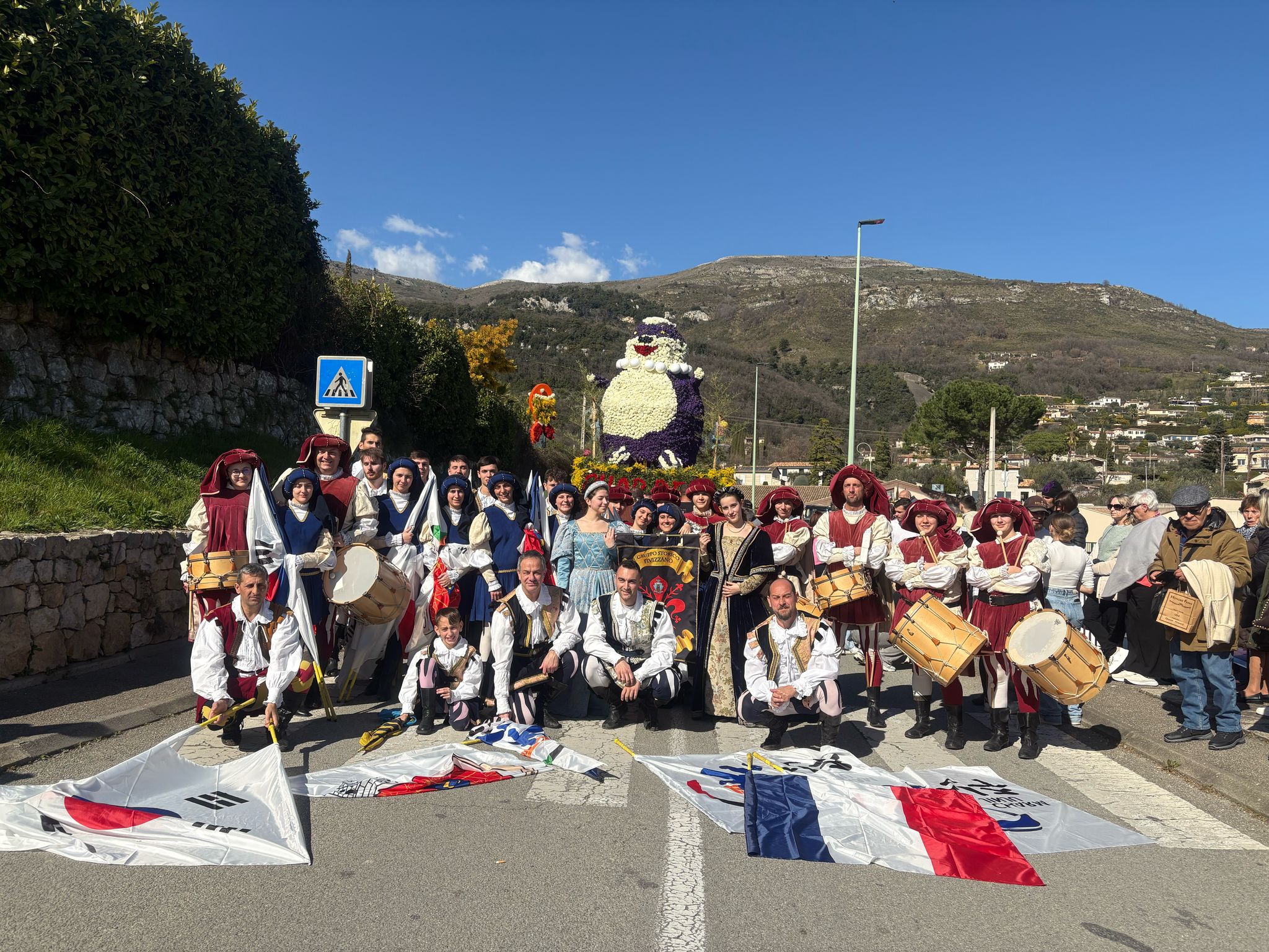 Il Gruppo Storico Fivizzano alla Festa delle Violette di Tourrettes-sur-Loup 2025